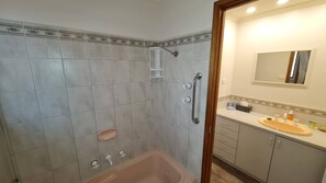 Cottage, 2 Bedrooms, Fireplace (Jacaranda Cottage) | Bathroom