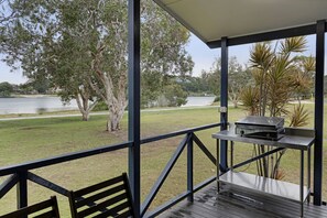 Cabane Deluxe, 3 chambres (Waterfront) | Balcon