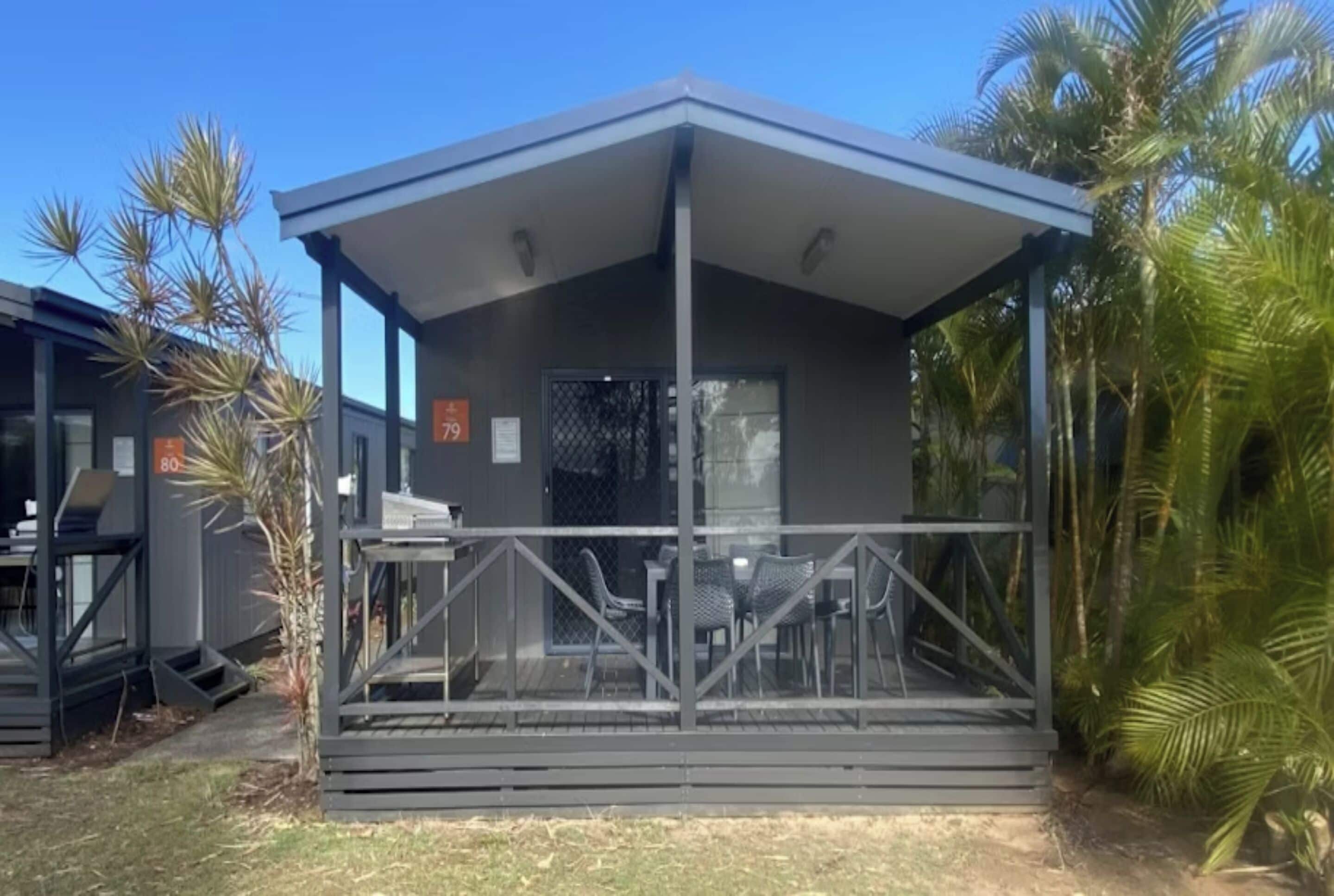 Deluxe 2 Bedroom Waterfront Cabin - Sleeps 4 | Wi-Fi ฟรี, ผ้าปูที่นอน