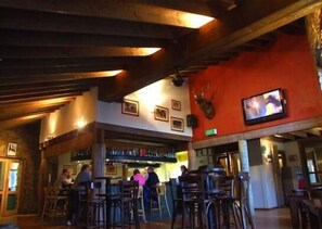 Bar (on property) - Hotel High Plains (Dinner Plain)
