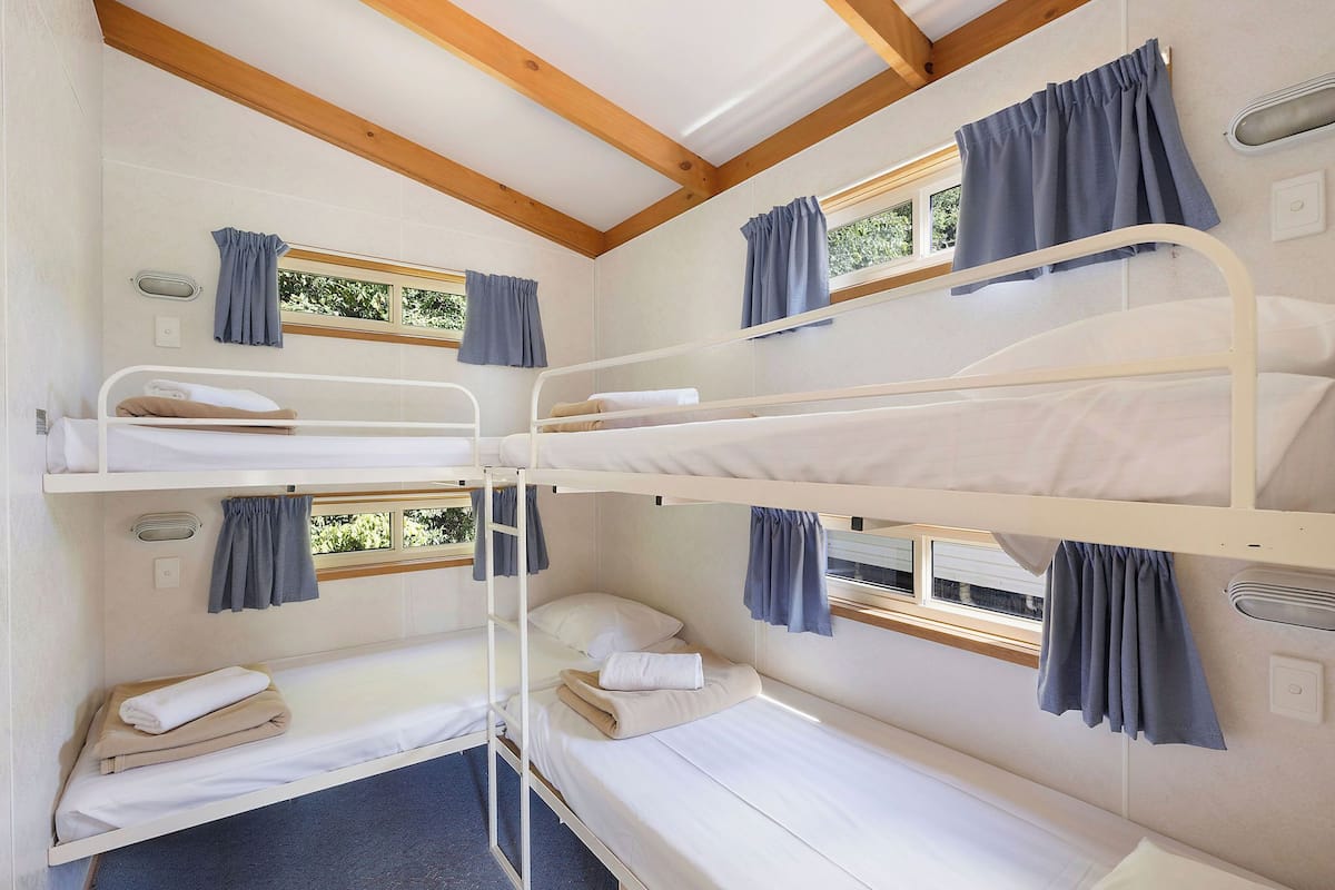  Standard Cabin - Sleeps 6 - Jayco | 遮光窗帘、熨斗/熨板、免费 WiFi、床单
