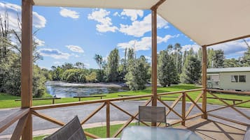 Deluxe Cabin - Sleeps 6 - Lifestyle | Terrace/patio