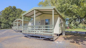 Standard Cabin - Sleeps 5 - Jayco | 1 bedroom, blackout curtains, iron/ironing board, free WiFi