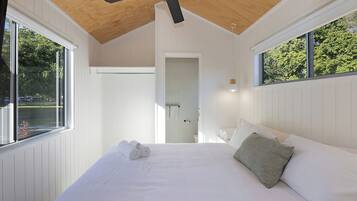 Deluxe stacaravan | Verduisterende gordijnen, een strijkplank/strijkijzer, gratis wifi