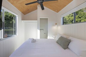 Tiny Home - Sleeps 2 | Cortinas blackout, ferros/tábuas de passar roupa, Wi-Fi de cortesia