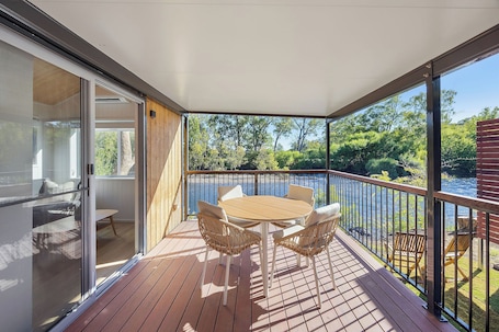 Tiny Home - Sleeps 2 | Balcony. Reflections Tumut River