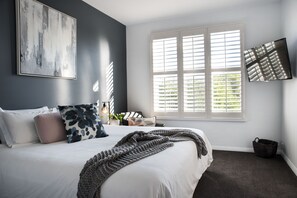 Luxury Villa, 2 Bedrooms, Garden View | 2 bedrooms, iron/ironing board, free WiFi, bed sheets - Azure (Daylesford)