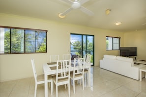 Flat-screen TV - Magnetic Sunsets Resort (Horseshoe Bay)