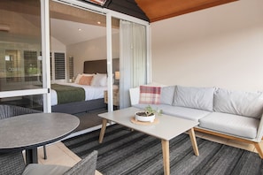 Balcony Spa Room Midweek | Living area