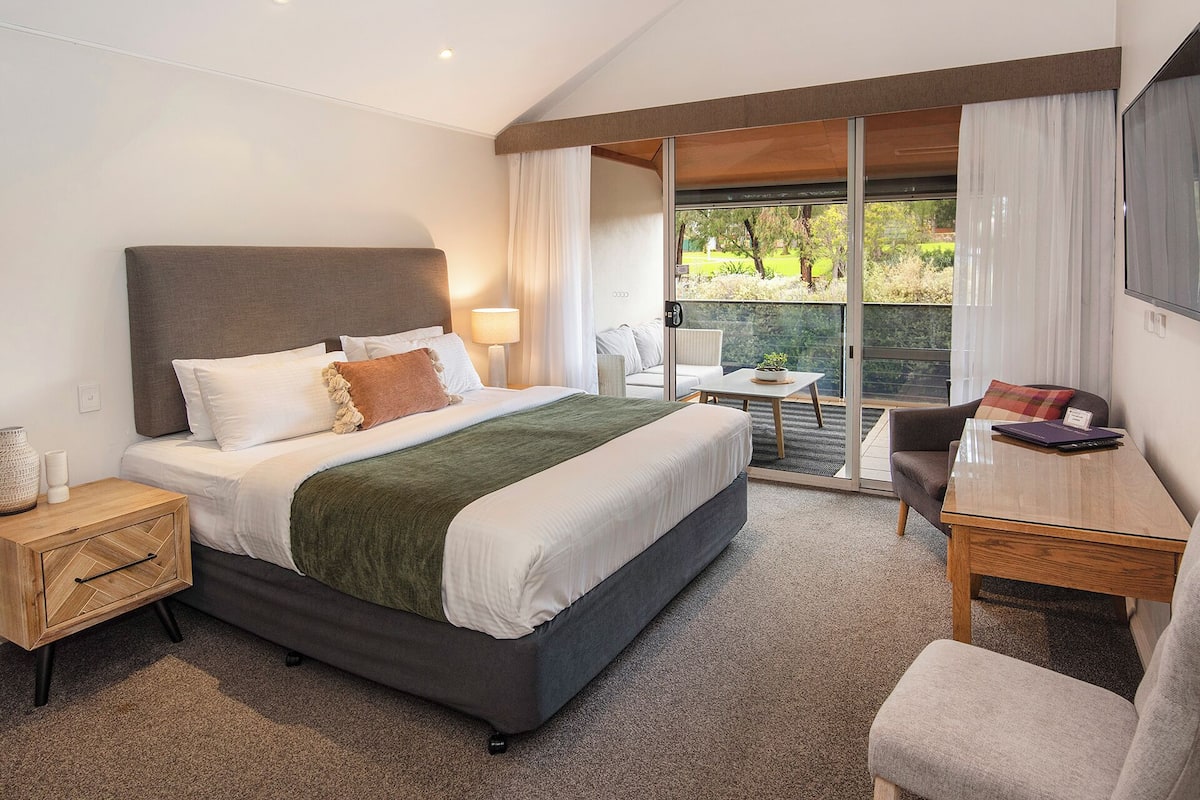 Balcony Spa Room Midweek