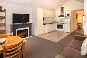 1 Bedroom Apartment Midweek | Living area