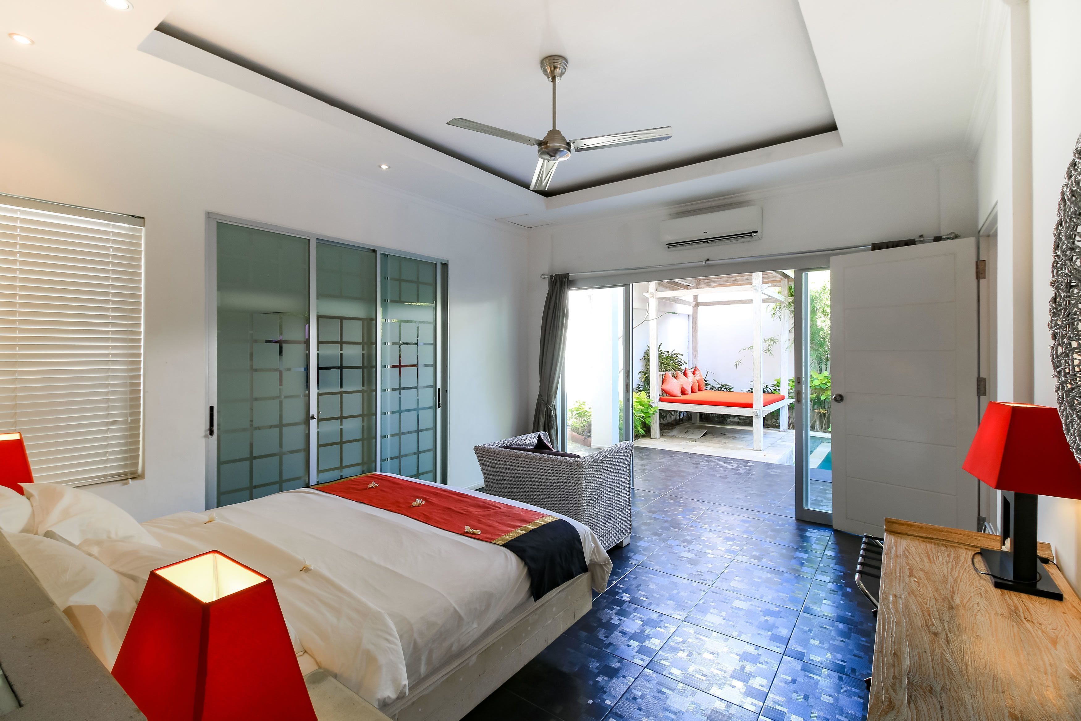 Minibar, in-room safe, desk, laptop workspace