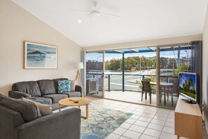 Living room - Sails Luxury Apartments Merimbula (Merimbula)