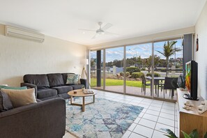 Living room - Sails Luxury Apartments Merimbula (Merimbula)