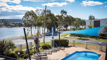 Außenpool, beheizter Pool, Liegestühle