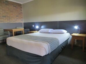 Deluxe kamer (Queen) | Een strijkplank/strijkijzer, gratis wifi, beddengoed