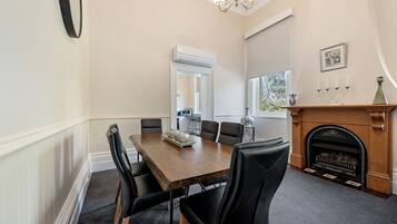 Apartment, 3 Bedrooms | In-room dining