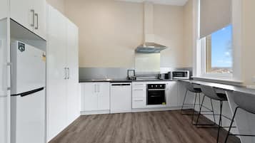 Apartamento, 3 habitaciones | Cocina privada | Cafetera o tetera y hervidor eléctrico
