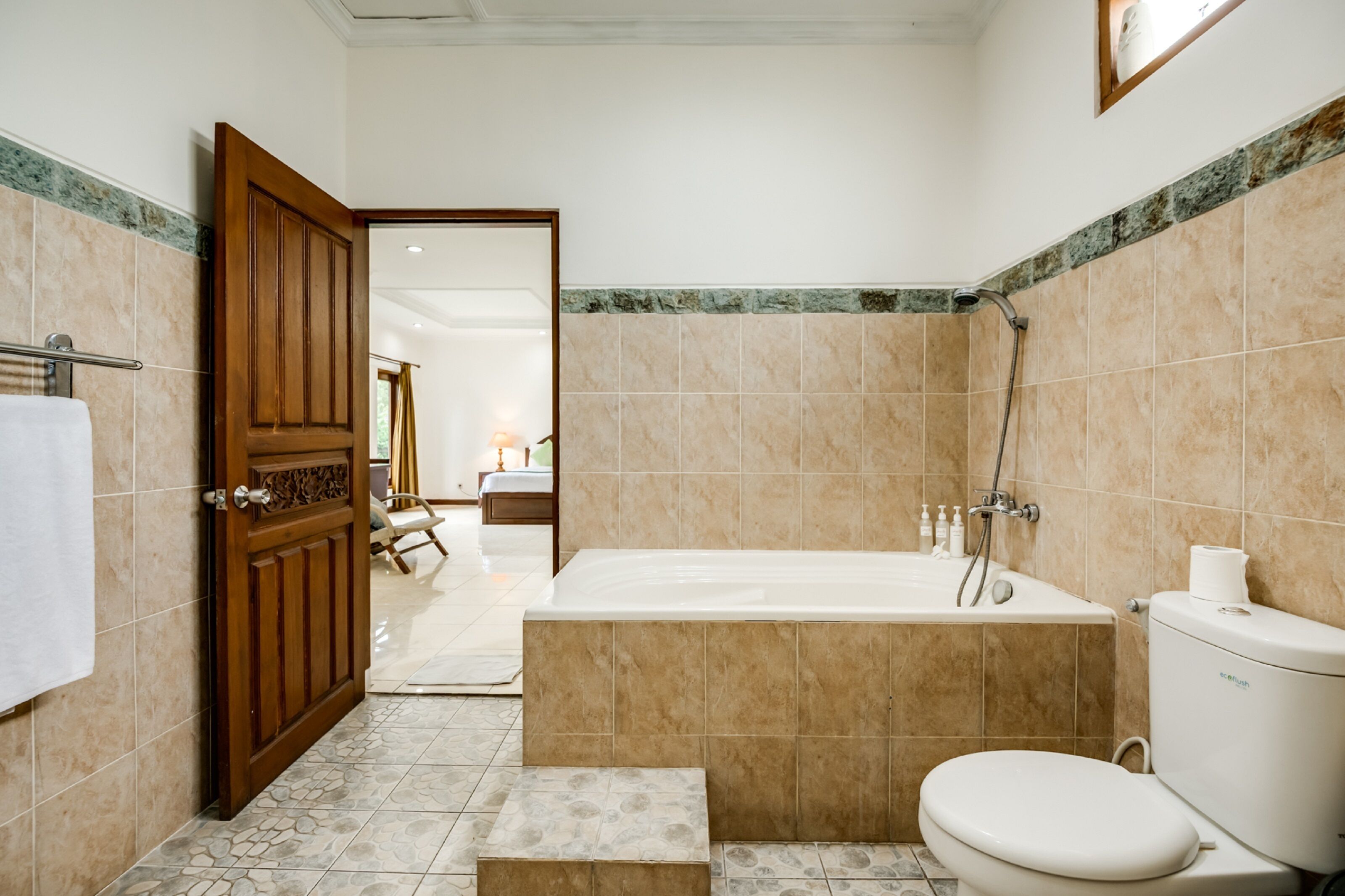 apartment, 2 bedrooms | bathroom | separate bathtub and shower, rainfall showerhead, free toiletries