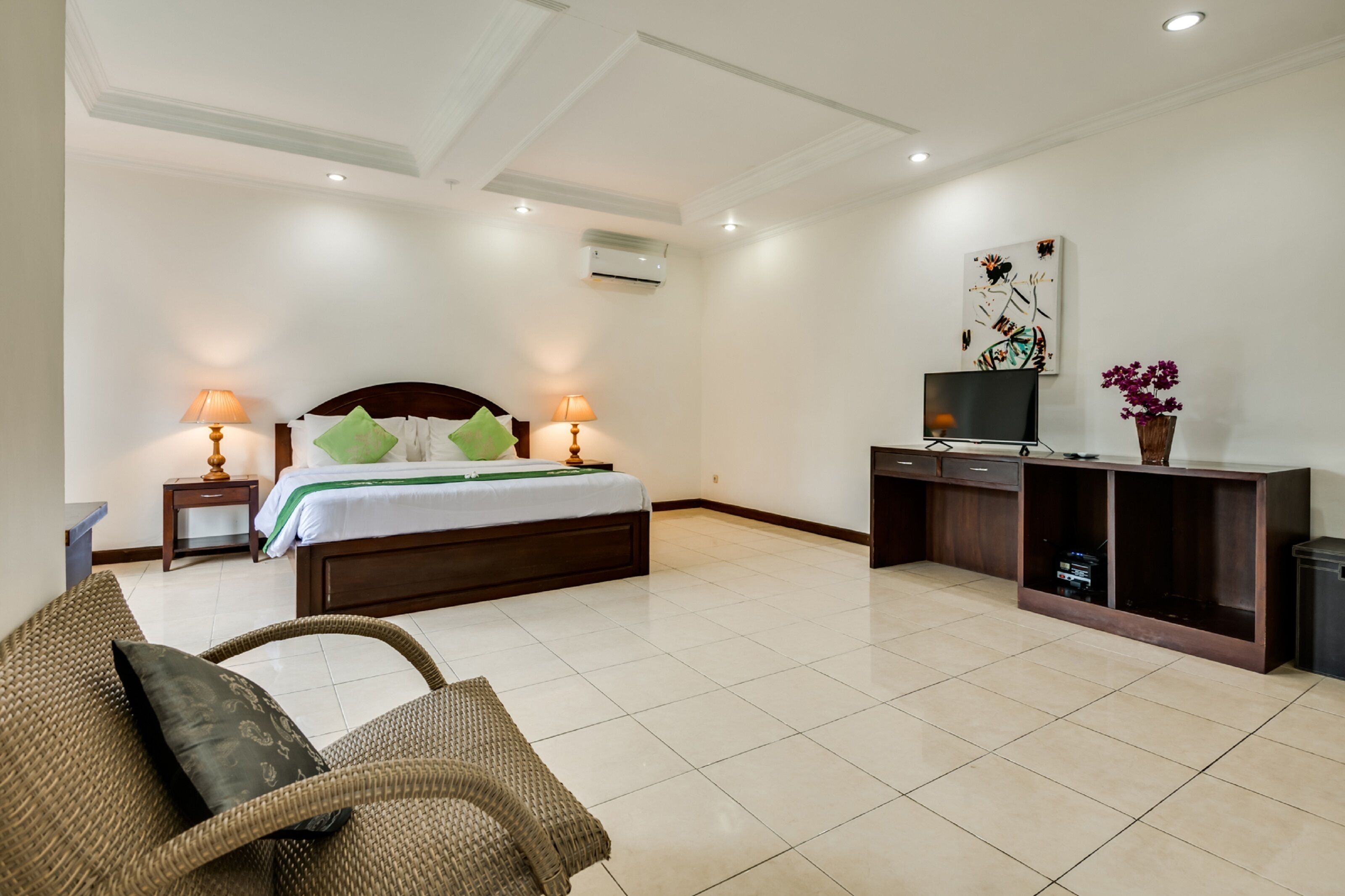 apartment, 2 bedrooms | in-room safe, desk, iron/ironing board, free wifi