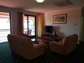 Standard Apartment, 2 Bedrooms, Non Smoking, Kitchen (Ocean) | Living area