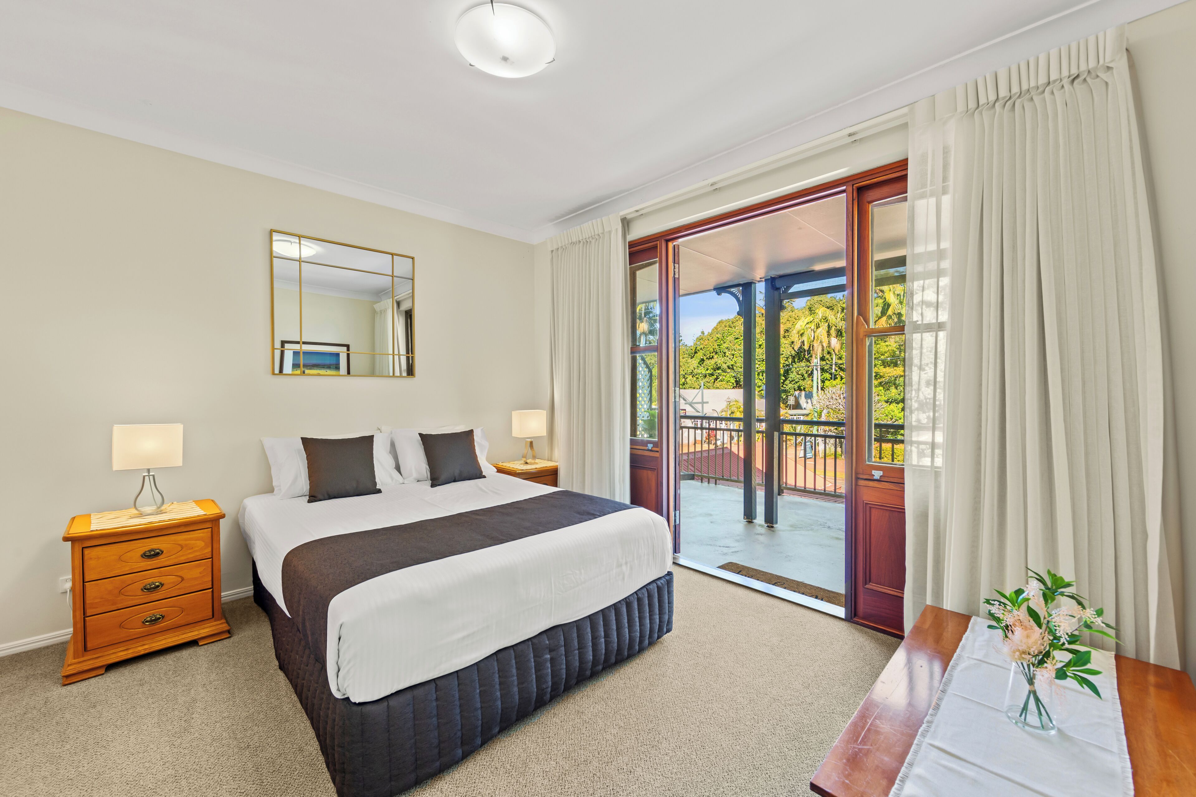 Soundproofing, iron/ironing board, bed sheets