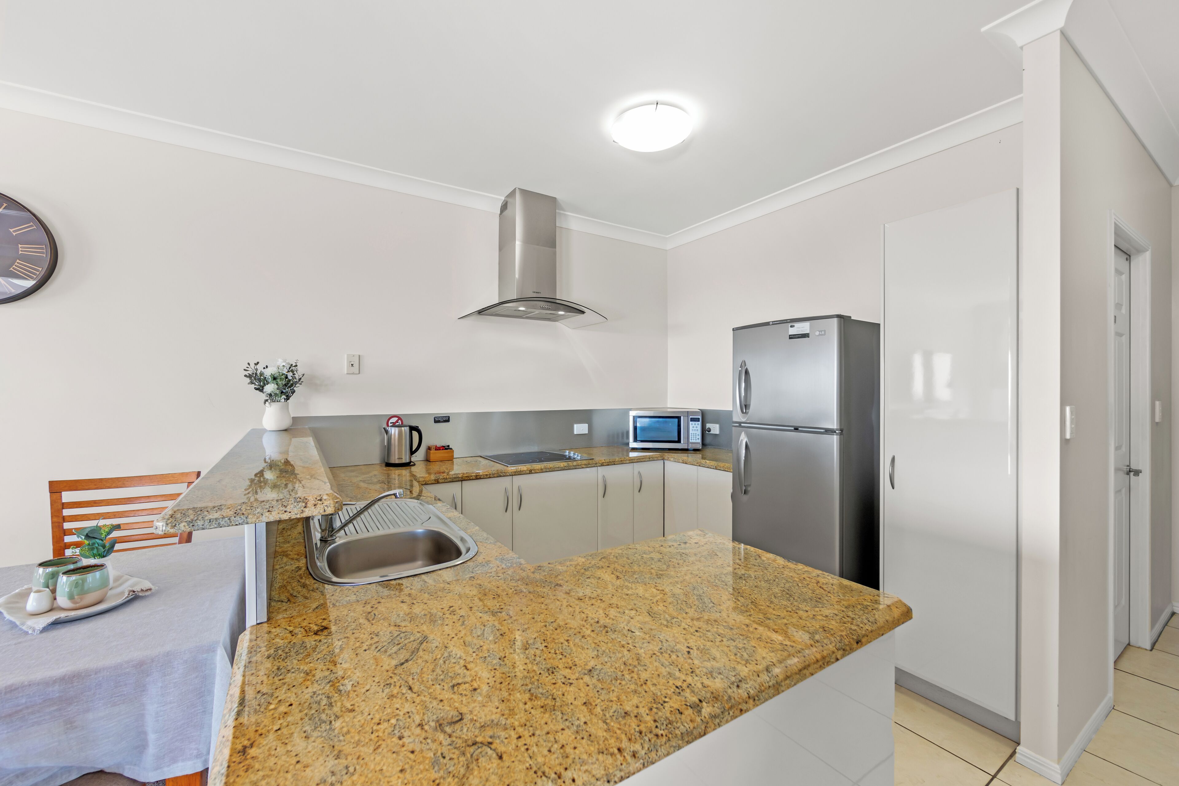 Standard Apartment, 1 Bedroom, Non Smoking, Kitchen (Ocean Studio Apartment) | Private kitchen | Full-sized fridge, microwave, stovetop, dishwasher
