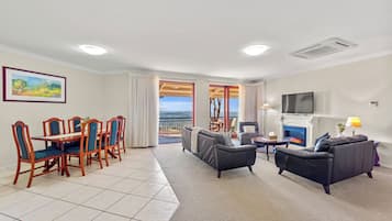 Standard Apartment, 2 Bedrooms, Non Smoking, Kitchen (Ocean) | Living area