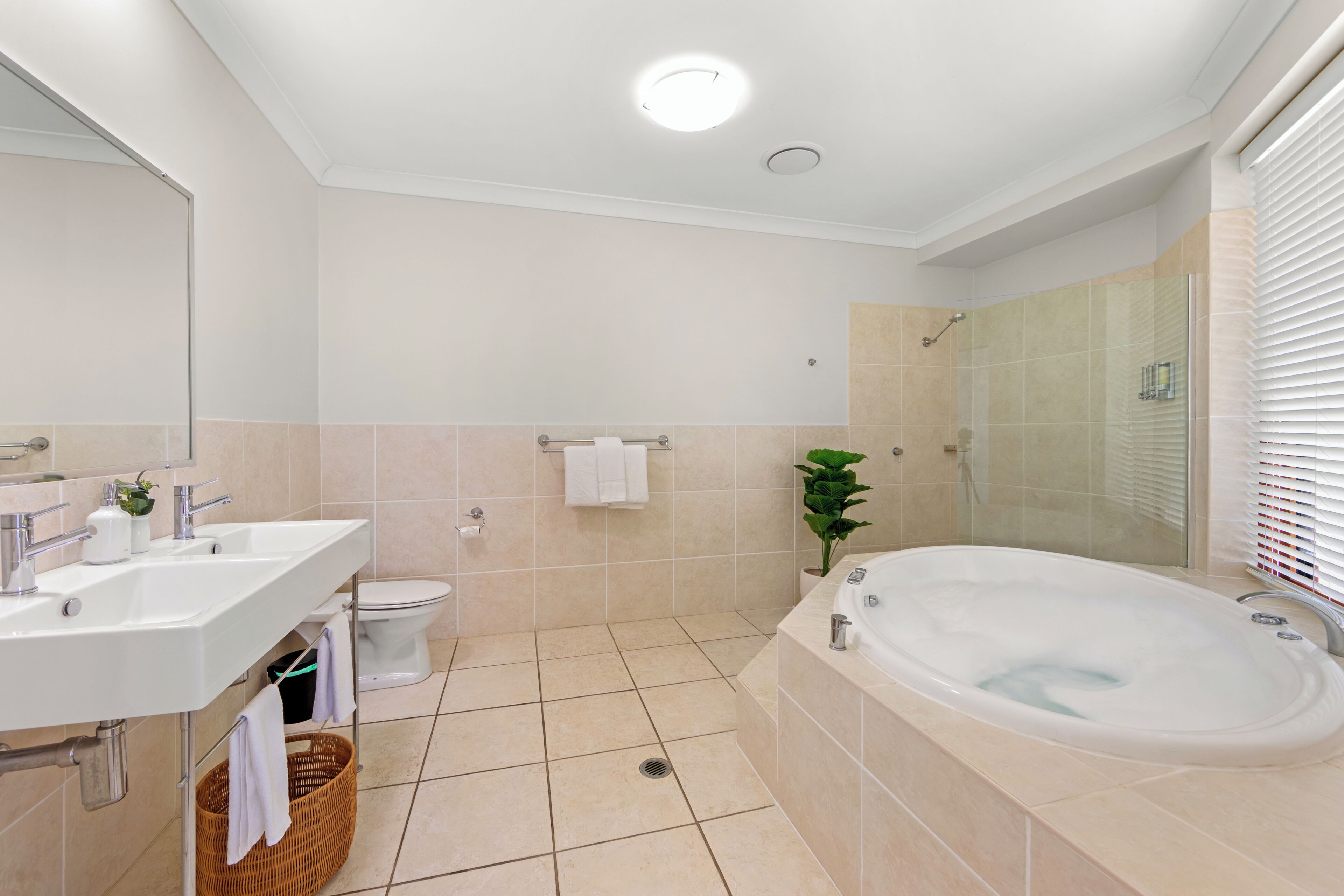 Standard Apartment, 1 Bedroom, Non Smoking, Kitchen (Ocean Apartment) | Bathroom