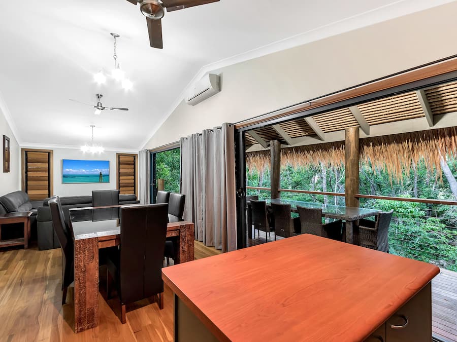 Deluxe Villa | Living area