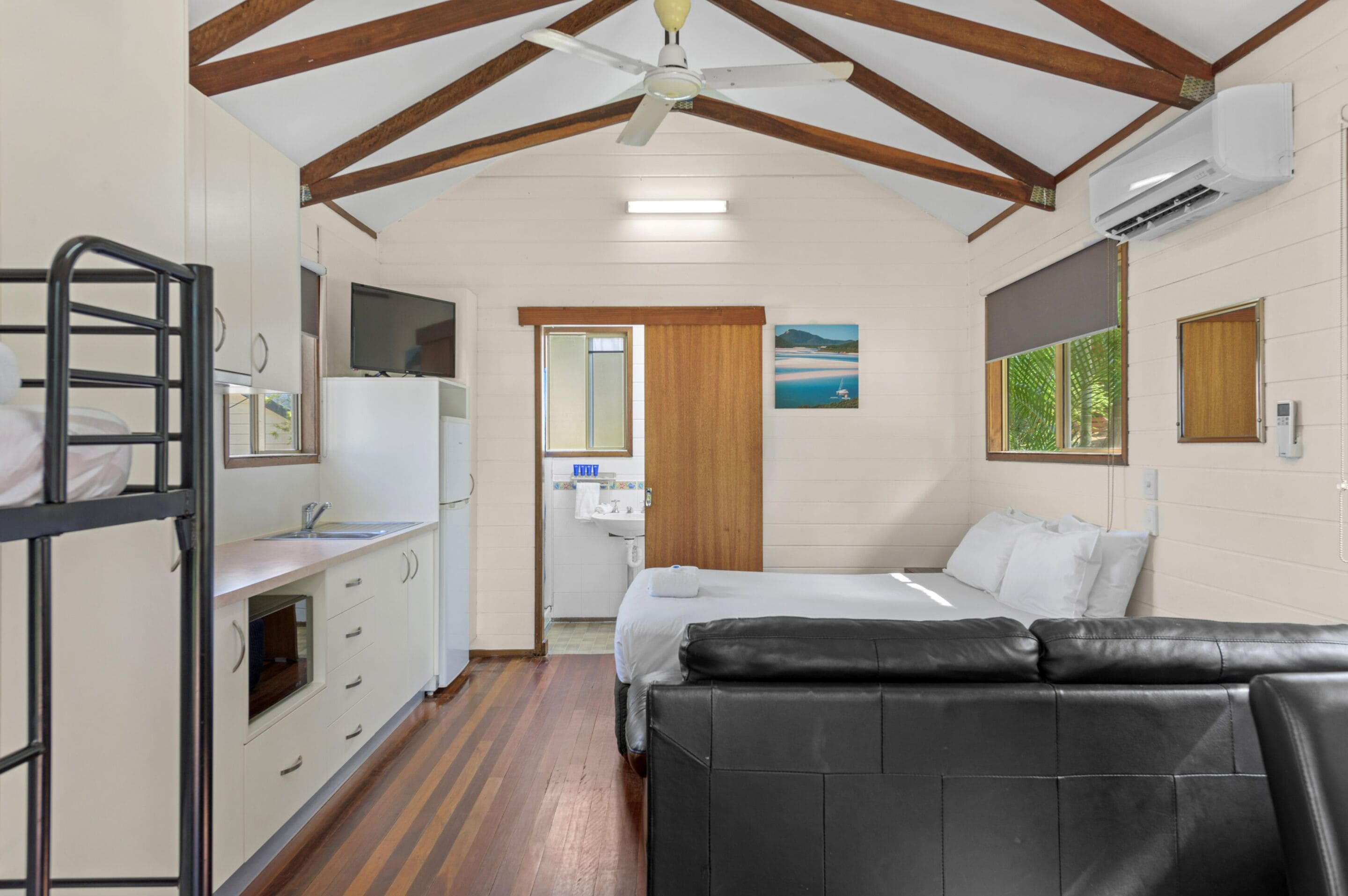 Standard Studio Cabin | Individually decorated, individually furnished, bed sheets