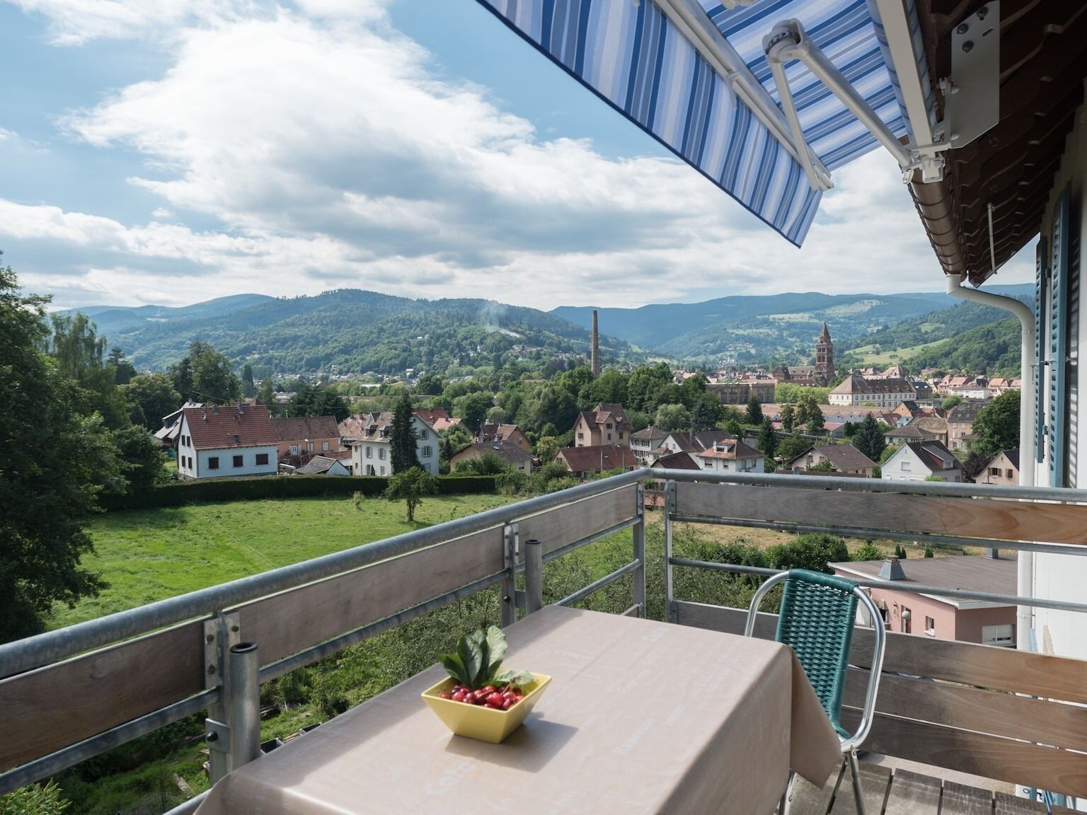 Appartement Familial, salle de bains attenante, vue montagne (2ème étage - Terrasse) | Vue depuis le balcon