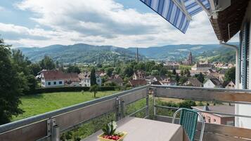 Departamento familiar, baño en la habitación, vista a la montaña (2ème étage - Terrasse) | Vista del balcón