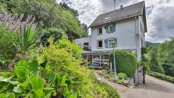 Superior Apartment, Ensuite, Lake View (1er étage-2 terrasses) | Bahagian luar