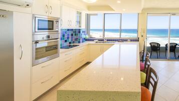 2 bedrooms, desk, iron/ironing board, cribs/infant beds