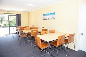 Lodge Ensuite Rooms | Living area