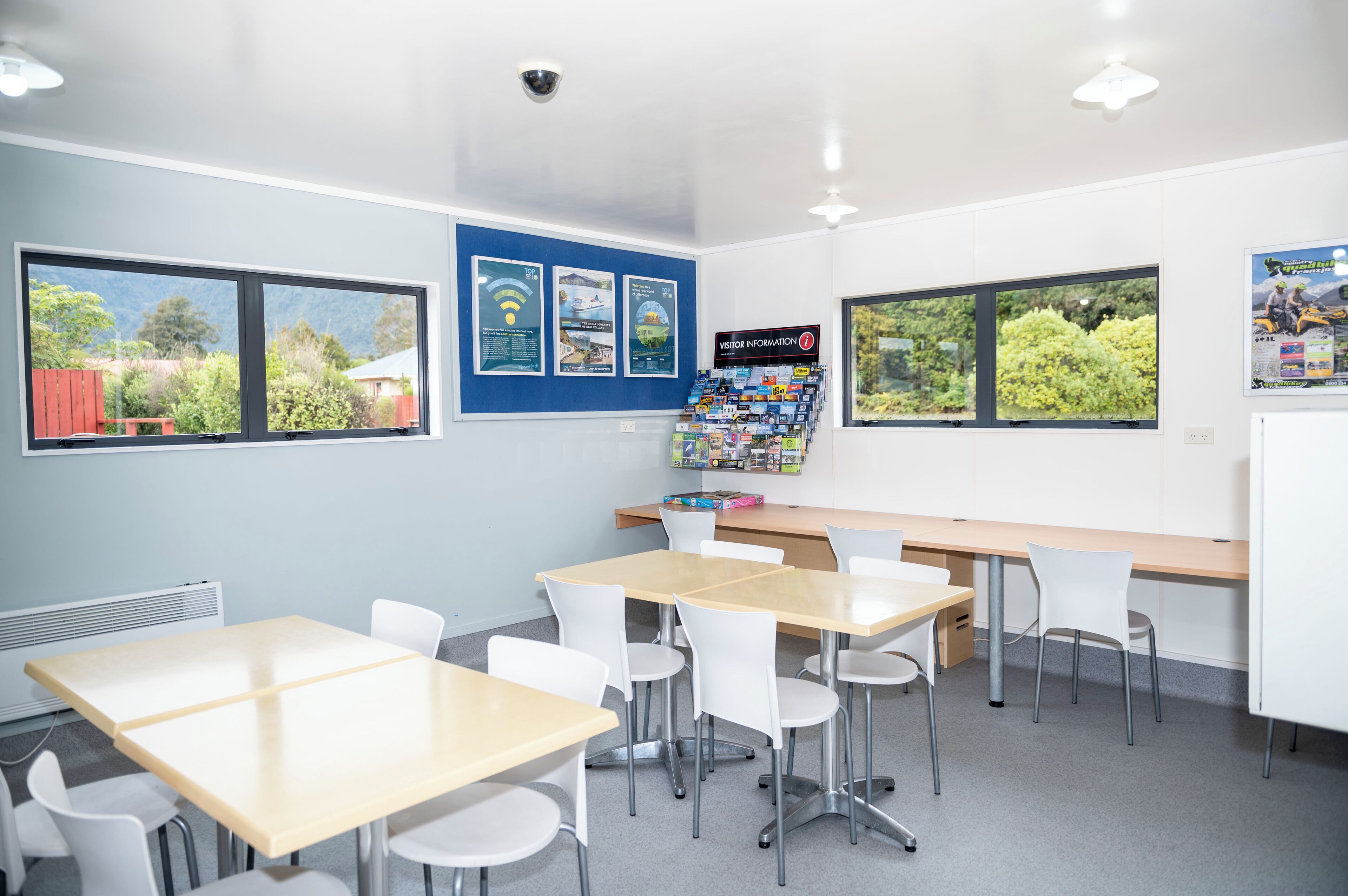 Standard-Ferienhütte, Gemeinschaftsbad | Badezimmer | Dusche, Handtücher