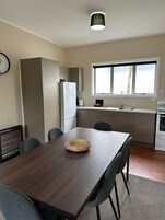 Casa de campo, 3 habitaciones | Cocina privada | Nevera en la zona común, microondas en la zona común y trona infantil