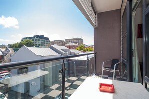 Accessible Studio Twin with Balcony | Sacada