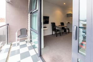 Executive Studio, Non Smoking, Kitchenette (Executive Studio Suite)