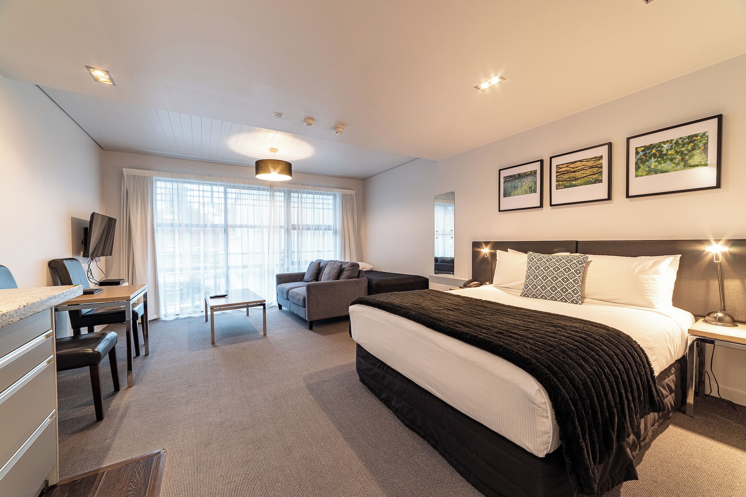 標準開放式客房, 簡易廚房 | 高級寢具、書桌、隔音、熨斗/熨衣板