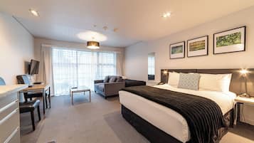 Estudio estándar, cocineta | Ropa de cama de alta calidad, escritorio y insonorización