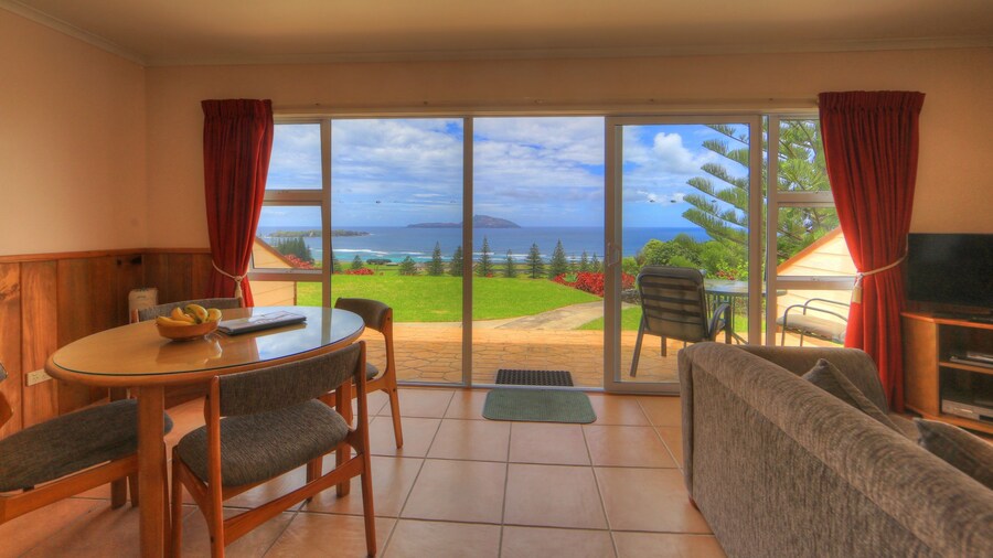 Islander Lodge Apartments