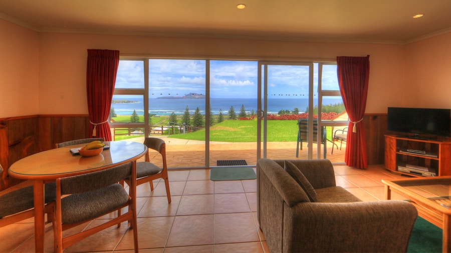 Islander Lodge Apartments