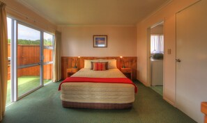 1 bedroom, desk, iron/ironing board, free cribs/infant beds - Islander Lodge Apartments (Norfolk Island)
