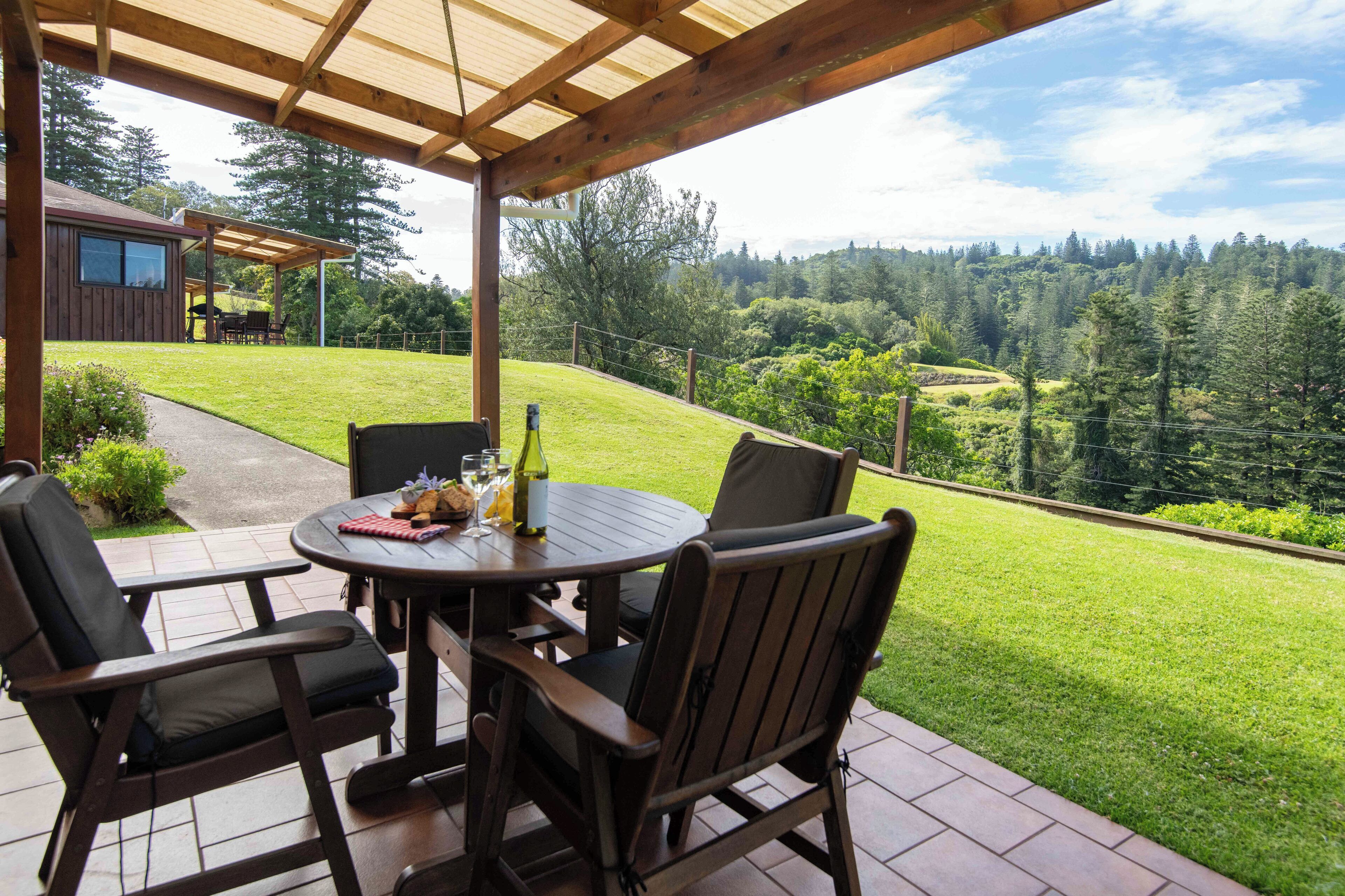 2 Bedroom/1 Bathroom Cottage with Mountain View | Terrace/patio