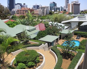 Property grounds - Spring Hill Mews Apartments (Spring Hill)