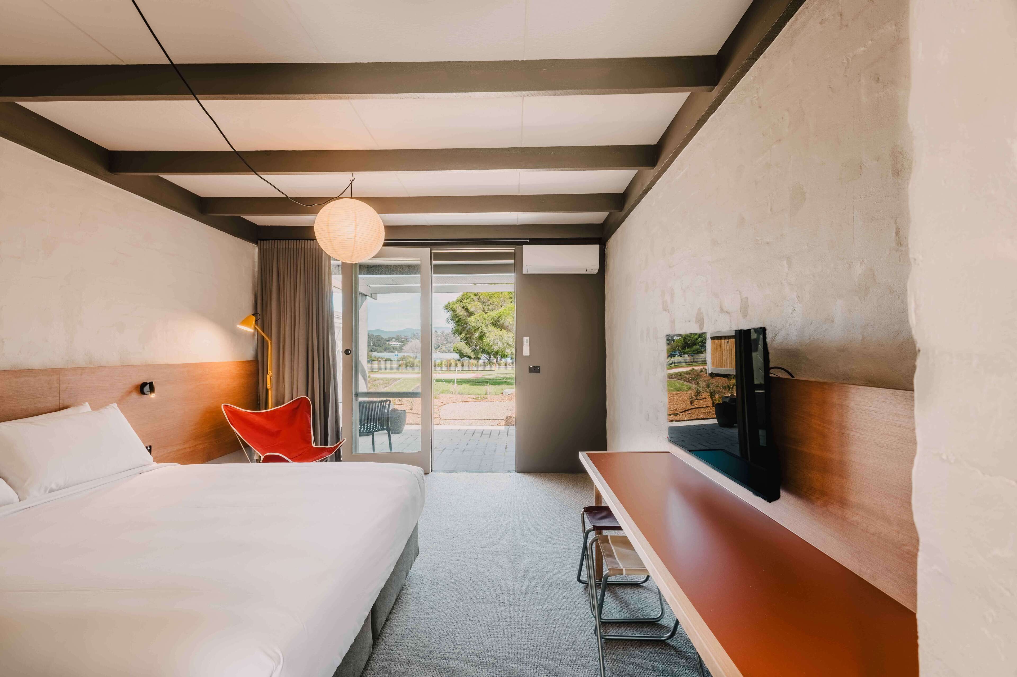 King Courtyard Room | Iron/ironing board, free WiFi, bed sheets