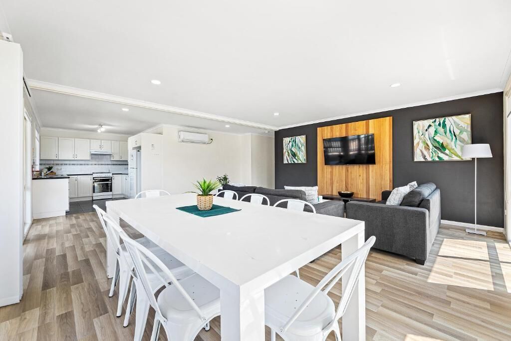 Tween House | Living area | 42-inch TV with digital channels