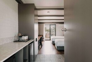 Standard Triple Room - The Black Dolphin Holiday Park (Merimbula)